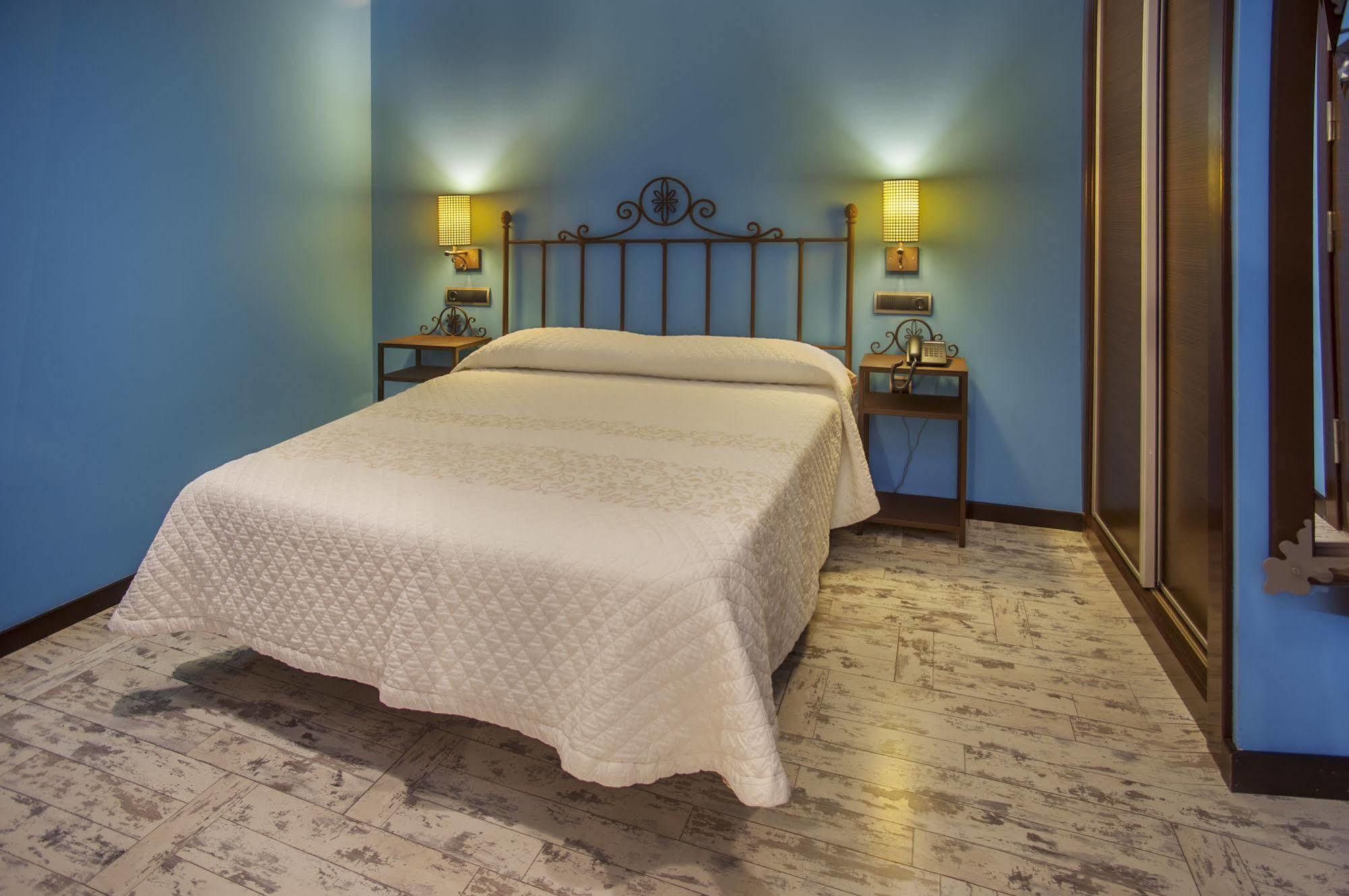 Hotel Moya Honrubia ภายนอก รูปภาพ