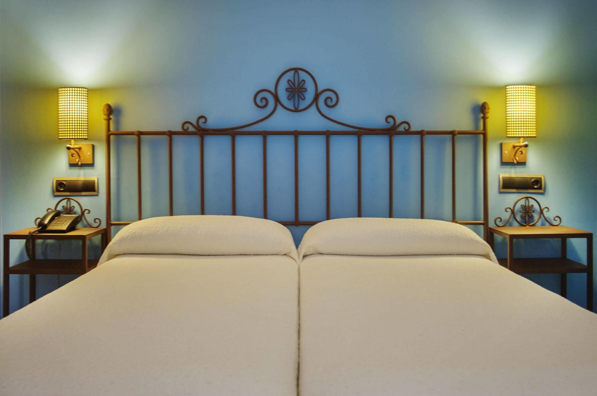 Hotel Moya Honrubia ภายนอก รูปภาพ